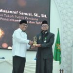 H Musannif Dianugerahkan Penghargaan Tokoh Publik Pembina Dayah Turast dan Tahfidz